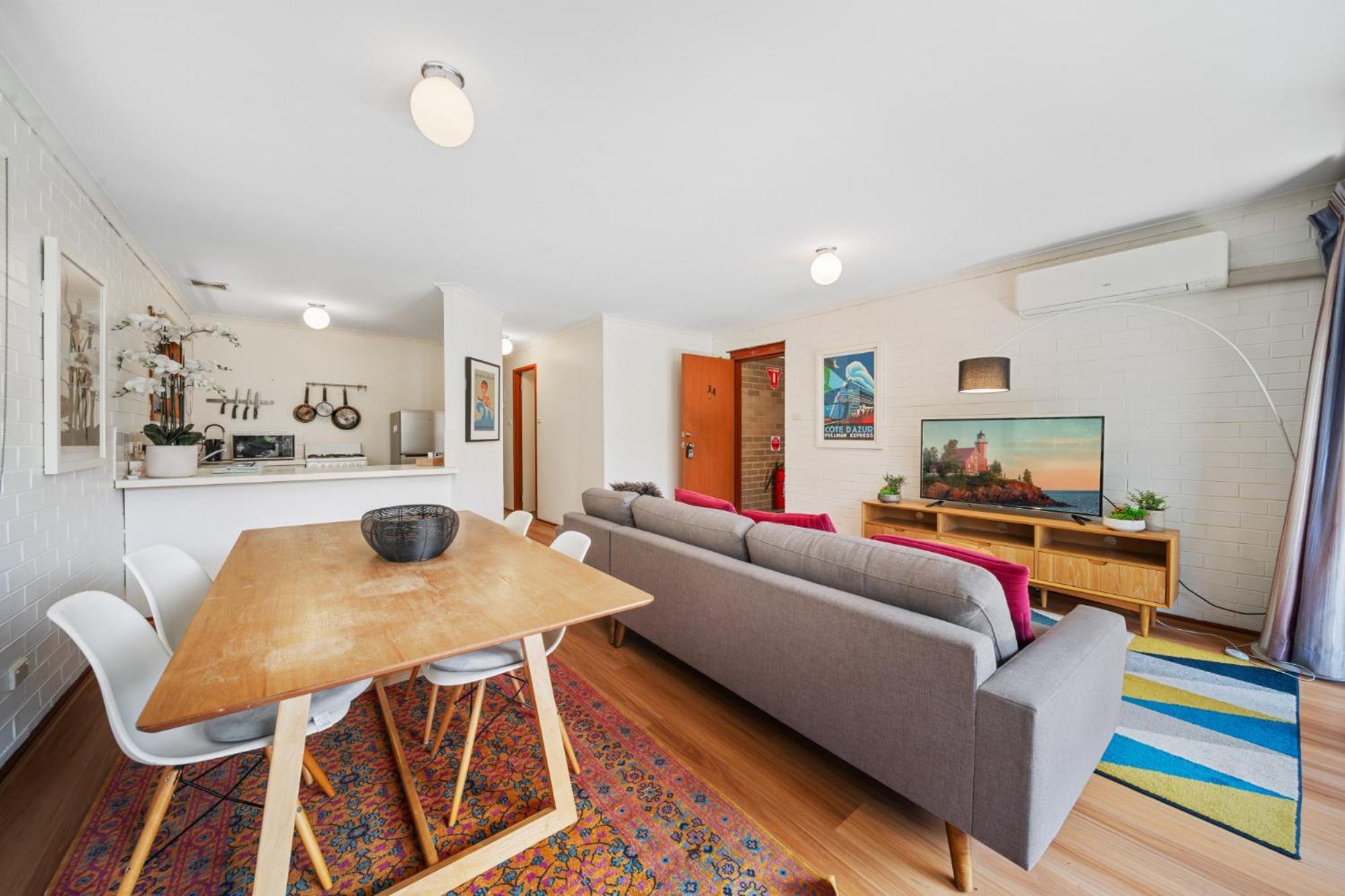 Charming 2-bed By Parks & Shops Apartment *