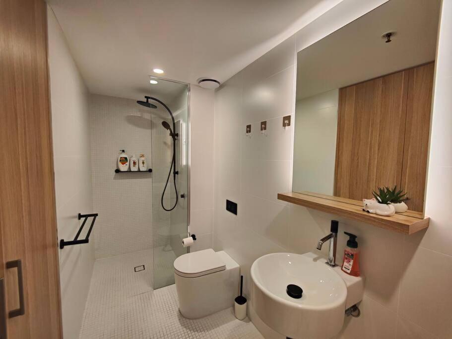 Convenient Modern 2b2b In Braddon Apartment *