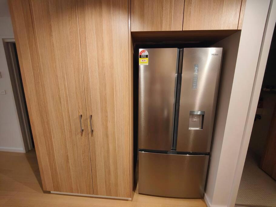 Convenient Modern 2b2b In Braddon * Canberra