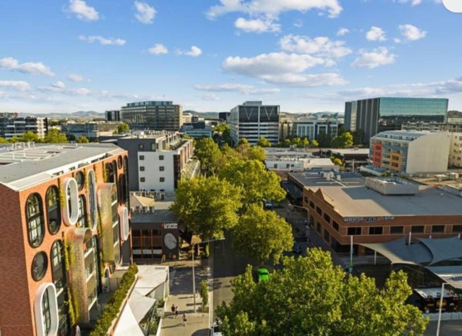 Convenient Modern 2b2b In Braddon Canberra