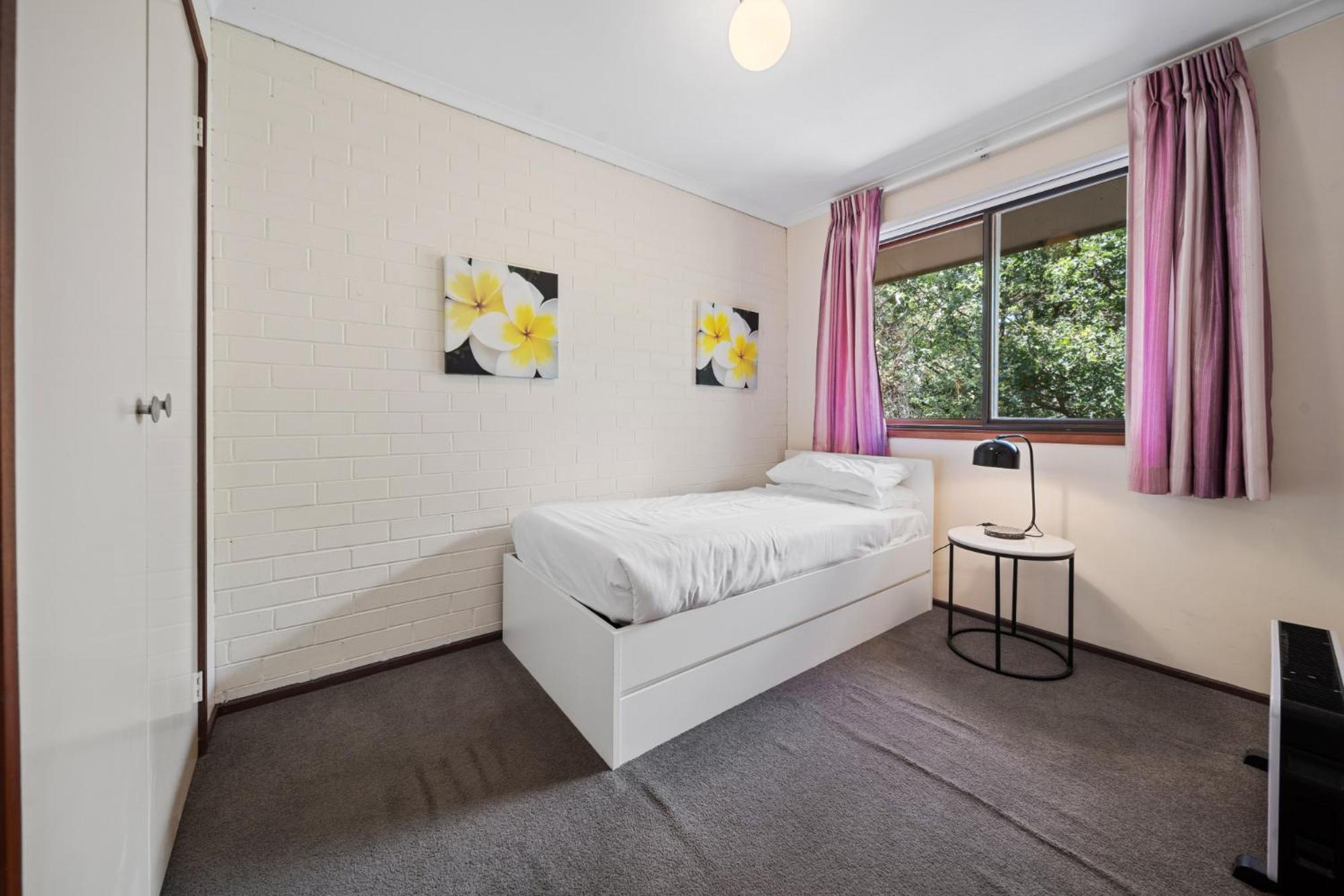 Charming 2-bed By Parks & Shops Apartment