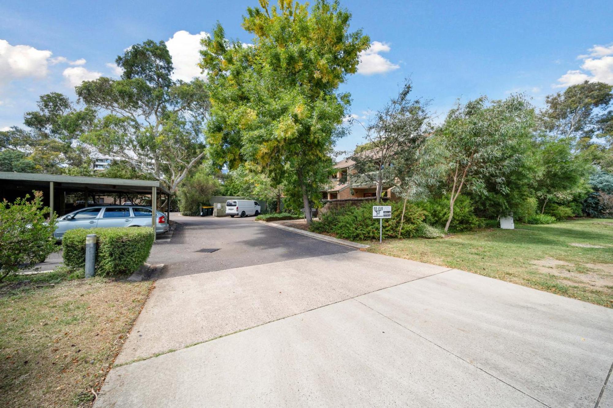Charming 2-bed By Parks & Shops Apartment Canberra
