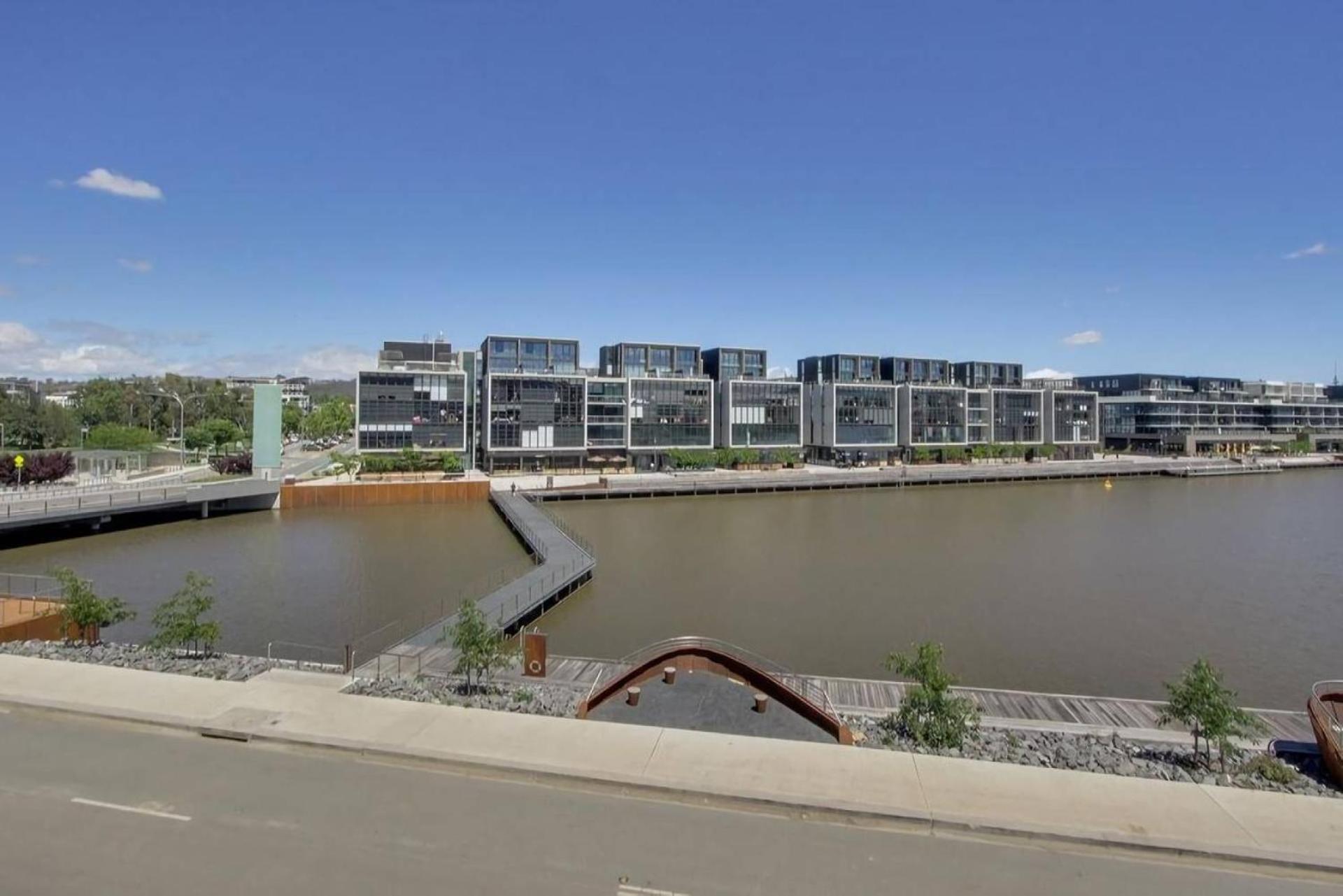 - Kingston Foreshore Apartment *