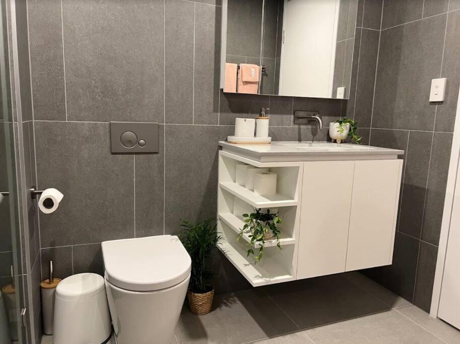 Apartment - Parking - Self Check-in - Pool Canberra