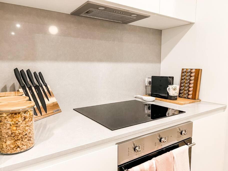 - Parking - Self Check-in - Pool Apartment Canberra
