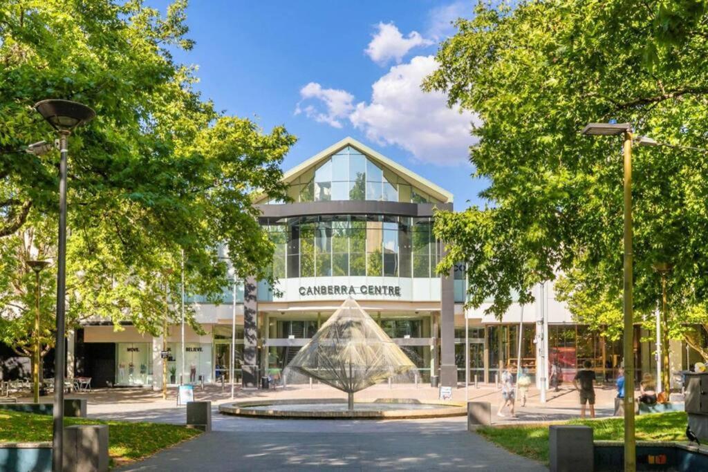 - Parking - Self Check-in - Pool Apartment Canberra