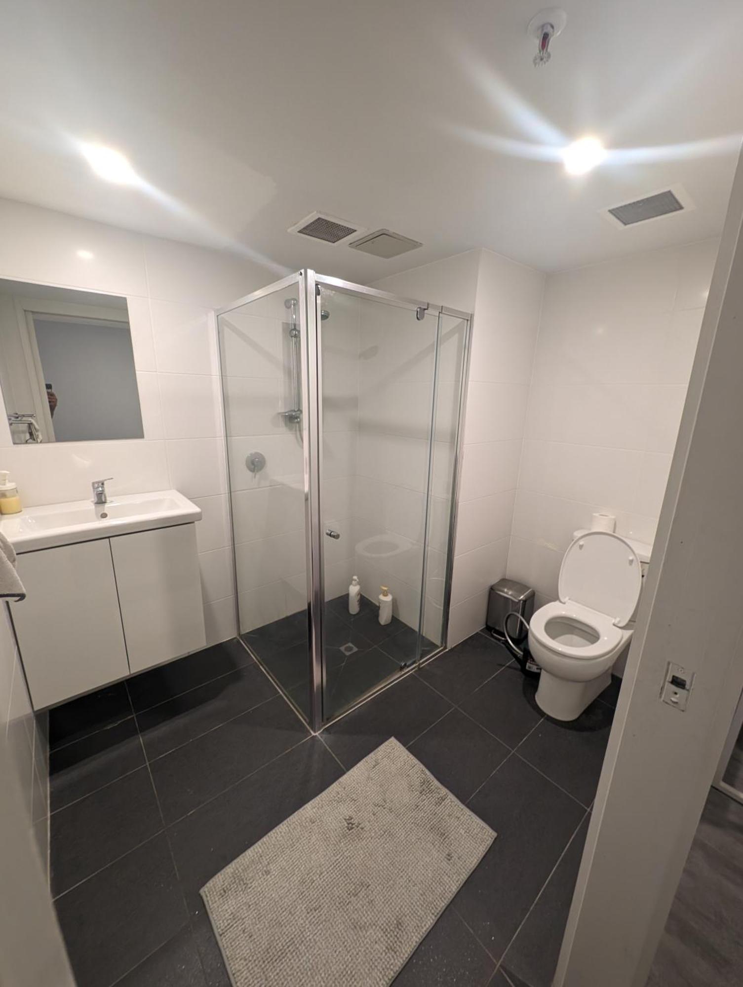Dana-cozy With Shared Entry In The * Canberra