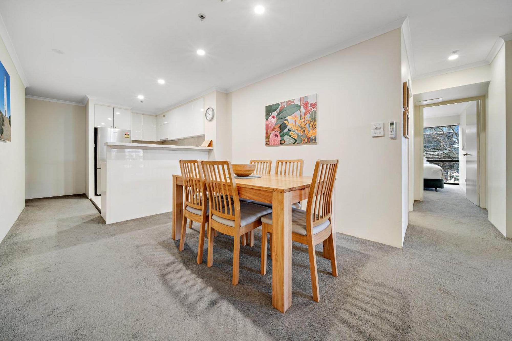 2-bed With Pool, Gym And Apartment Canberra