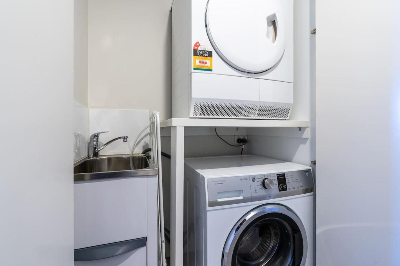 Parliamentary Triangle 1br Apartment *