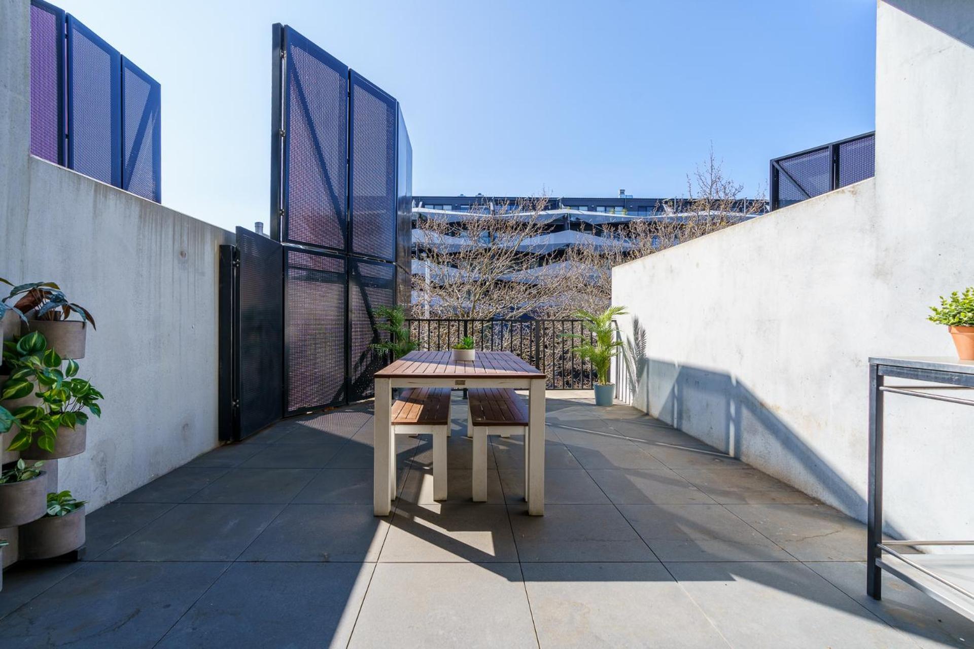 Cosy With Study In Braddon Canberra