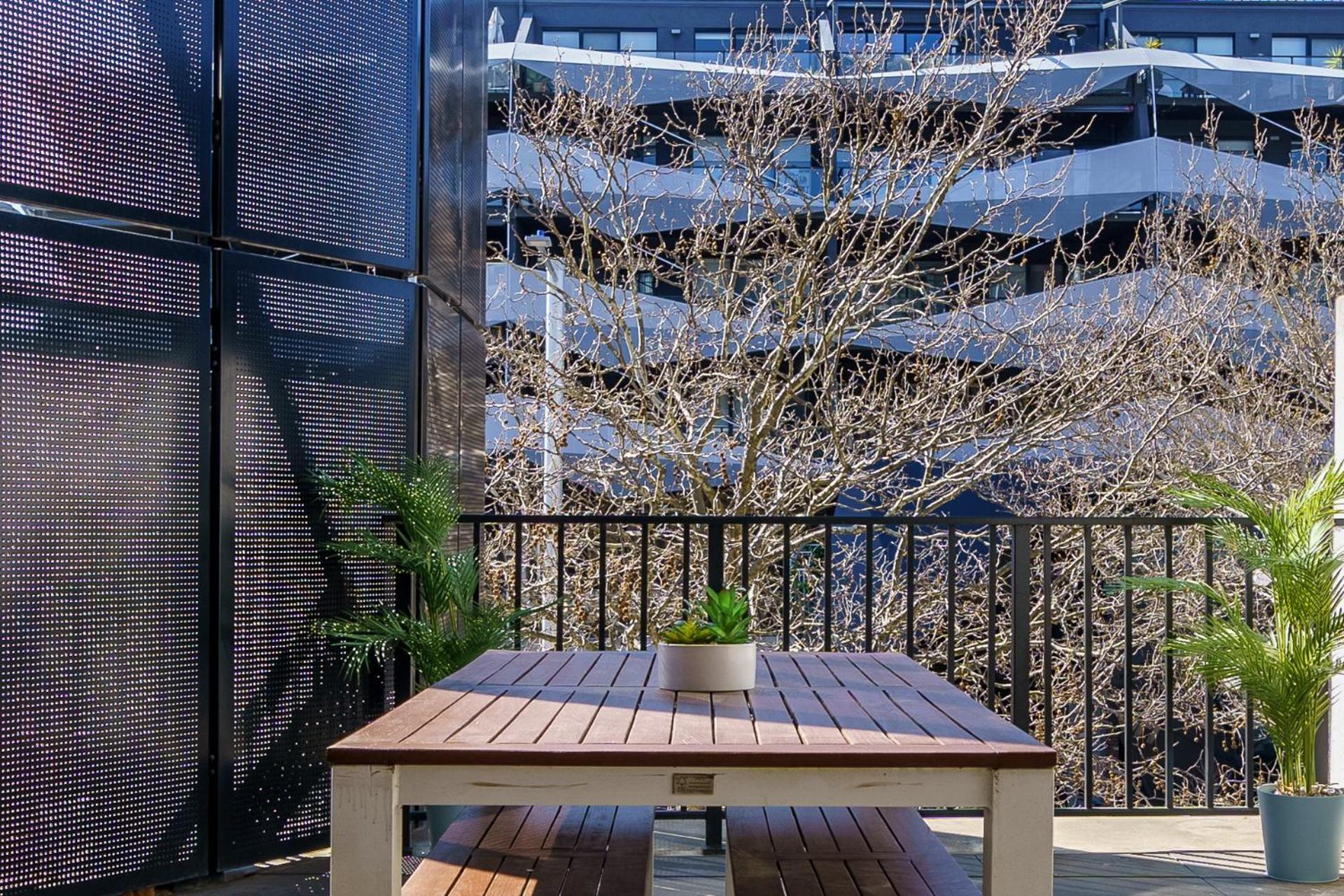 Cosy With Study In Braddon Apartment