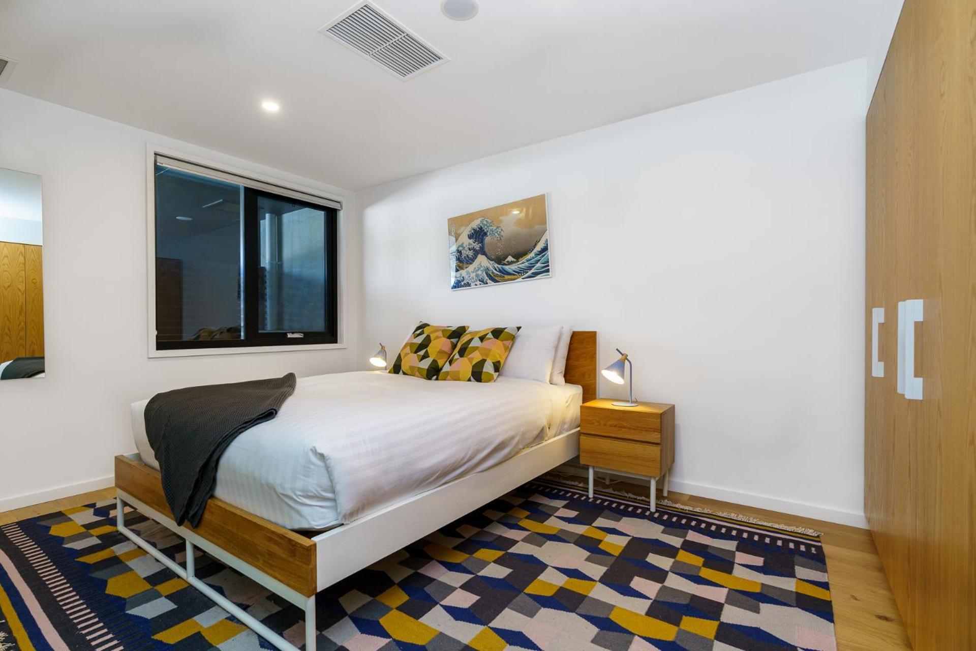 Cosy With Study In Braddon Apartment *