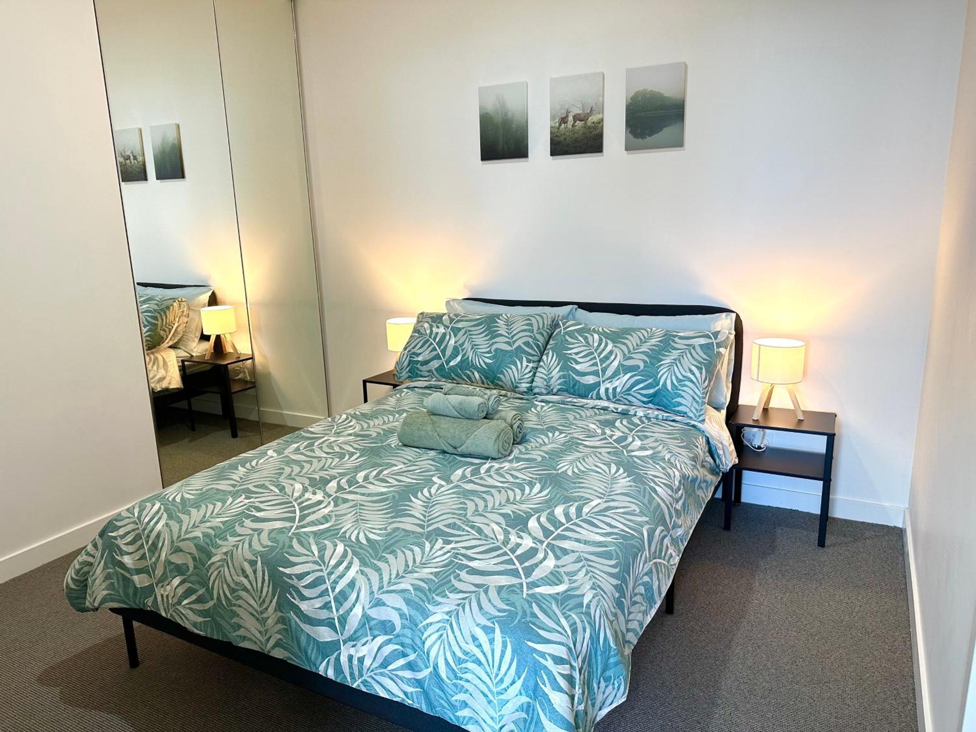 Modern Quiet Two Bedroom Apt In Canberra City Apartment