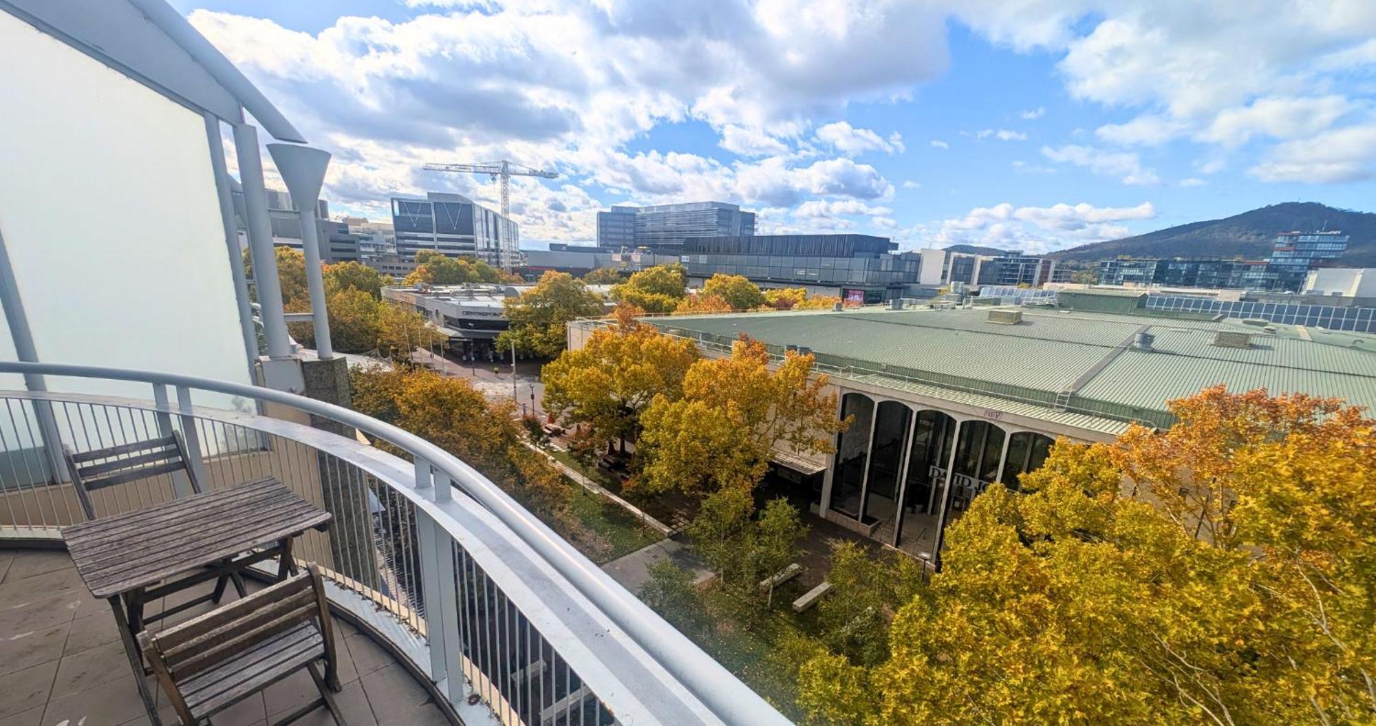 Apartment Dana-central With Mount Ainslie Views *
