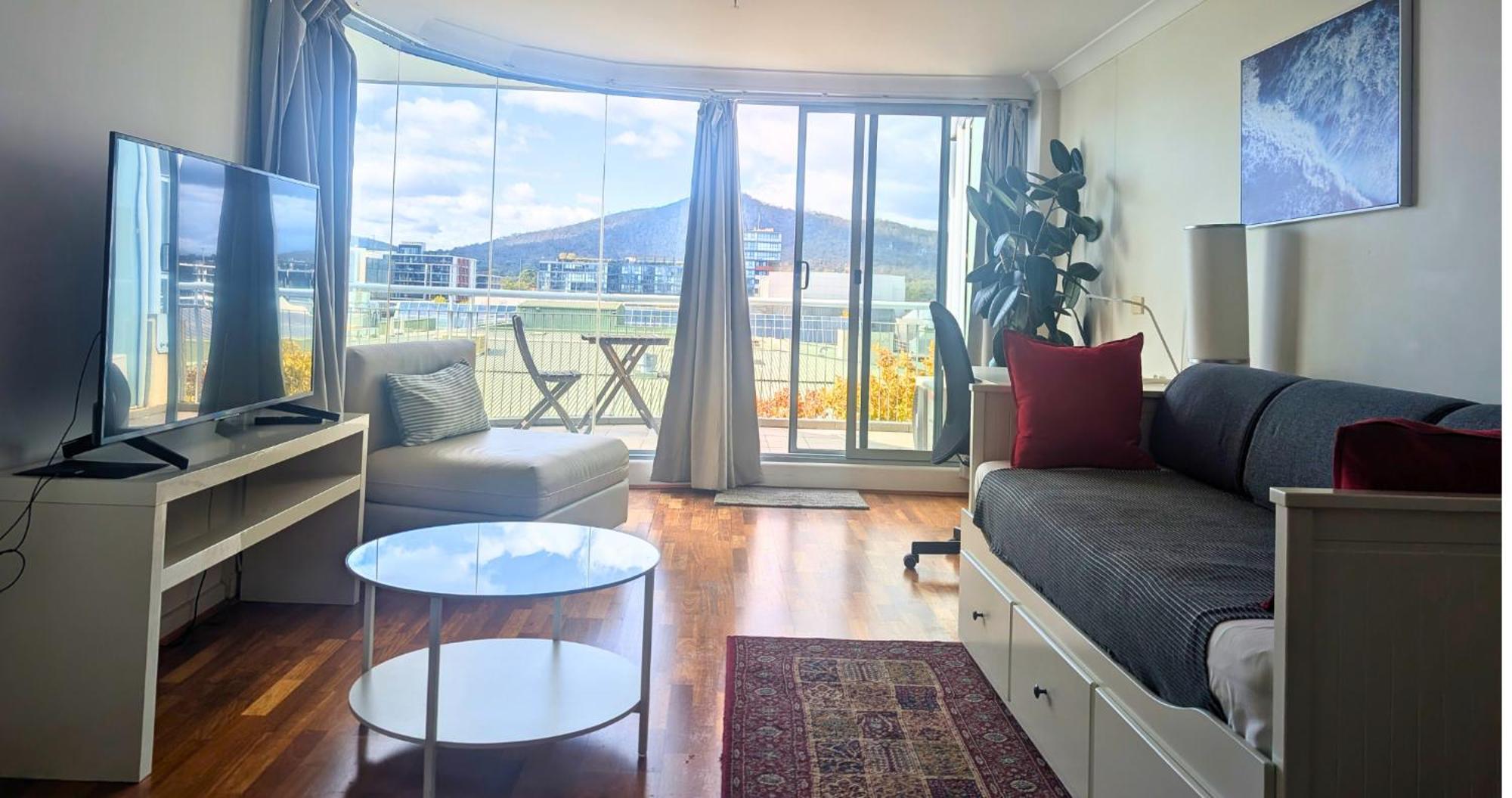 Apartment Dana-central With Mount Ainslie Views Canberra