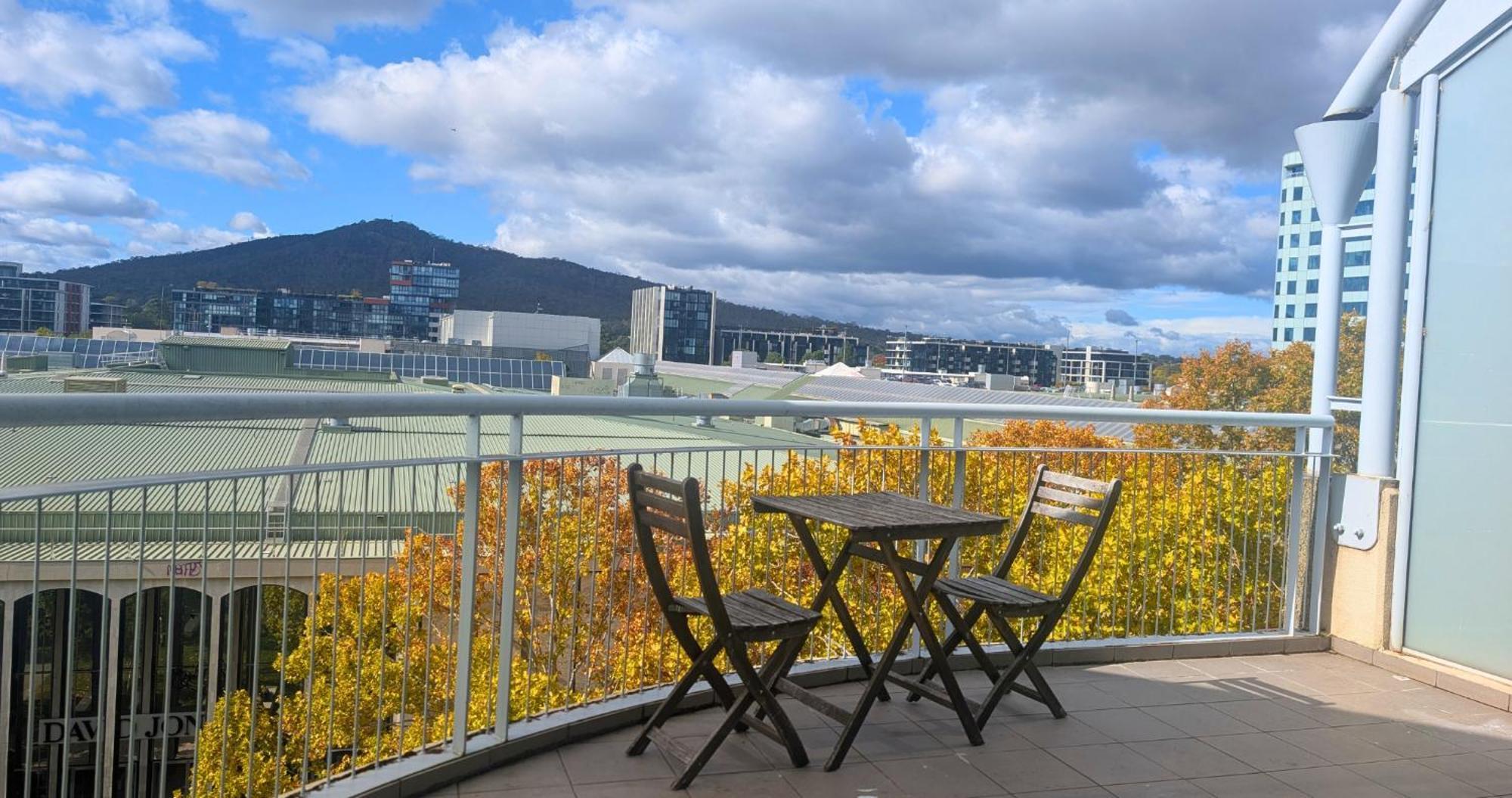 Dana-central With Mount Ainslie Views Apartment