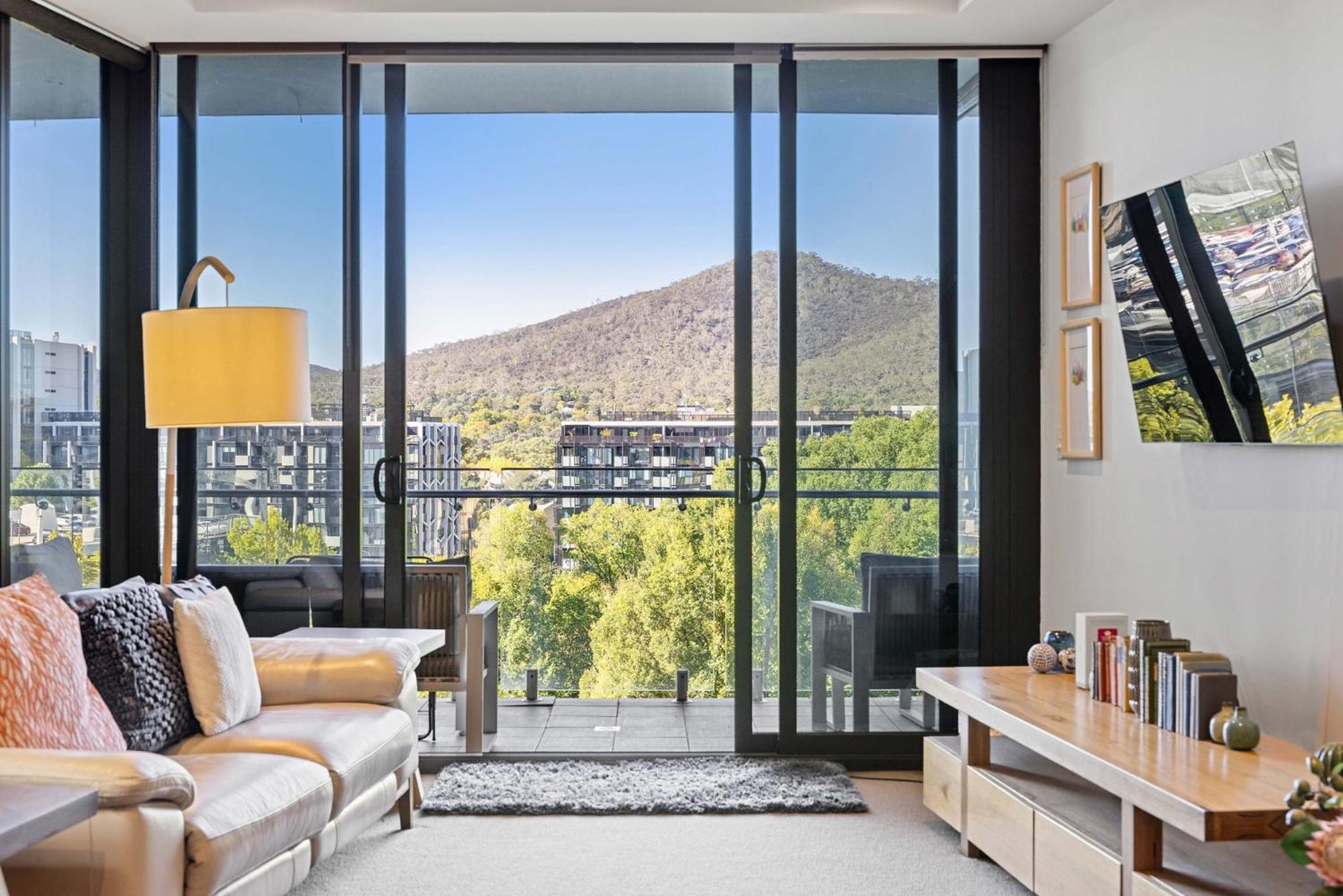 Sky High Views In The Heart Of * Canberra