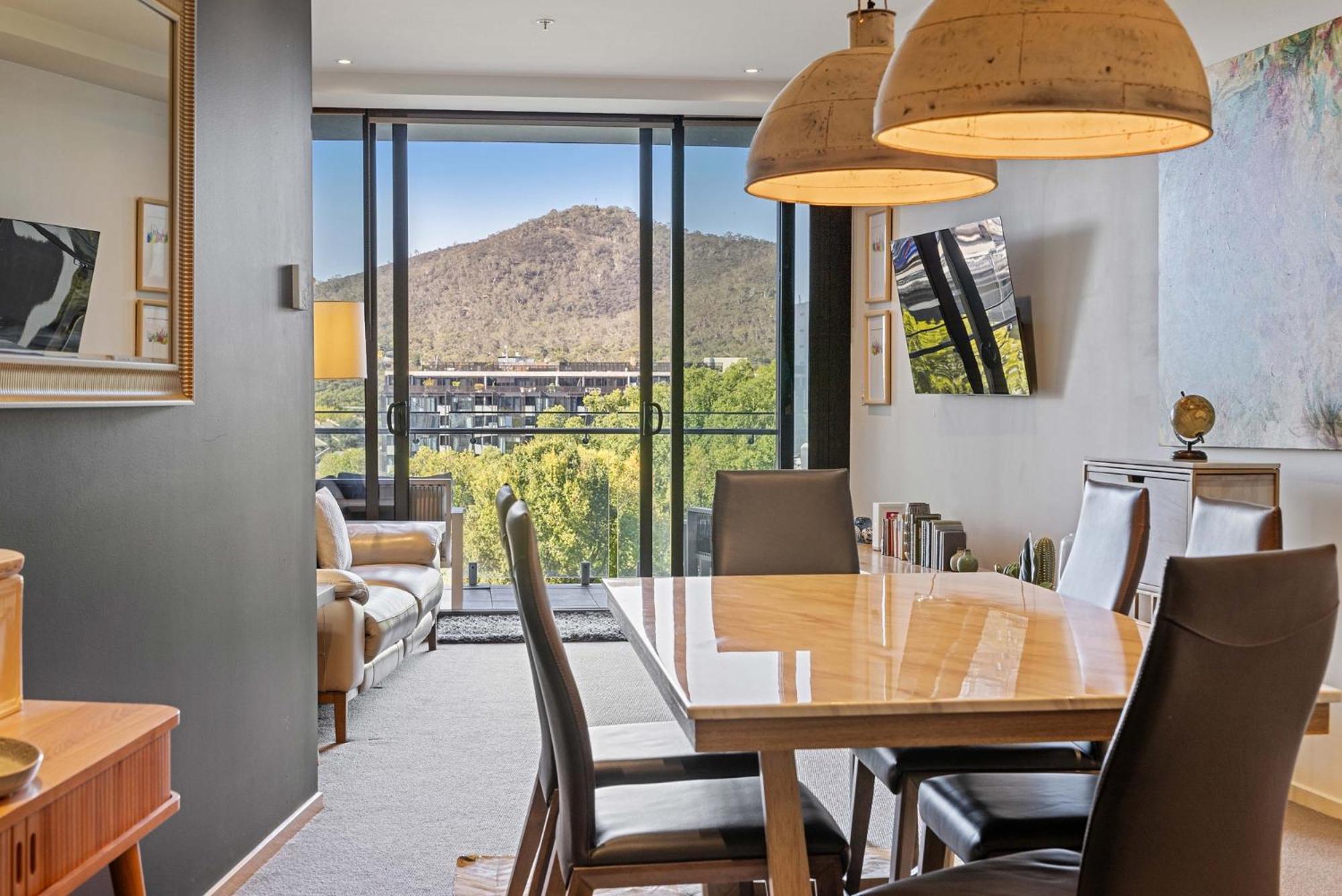 Sky High Views In The Heart Of Apartment *