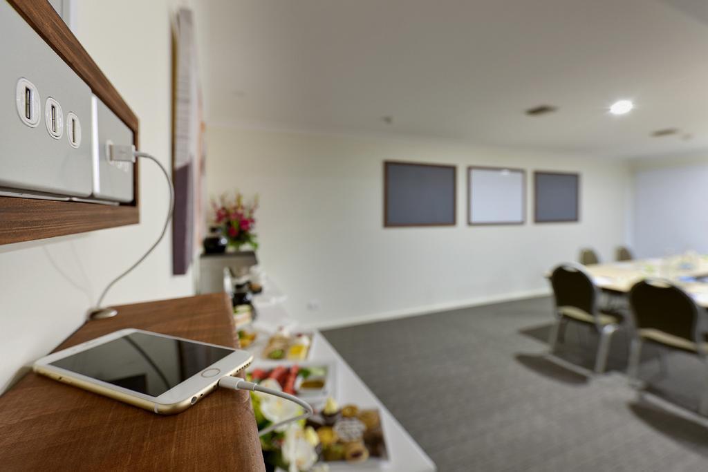 Hotel Ibis Styles Tall Trees Canberra