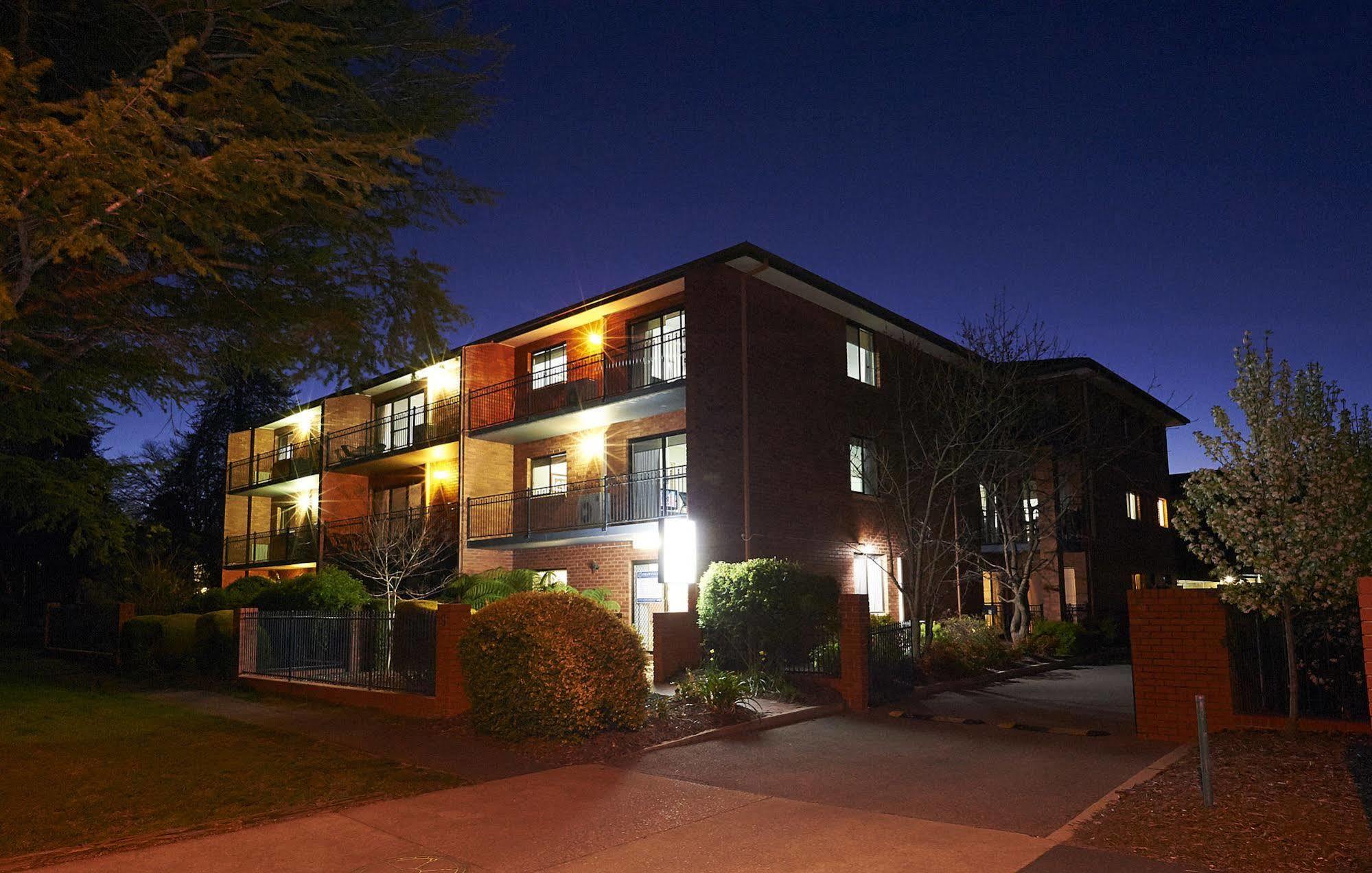 Oxley Court Serviced Aparthotel Canberra