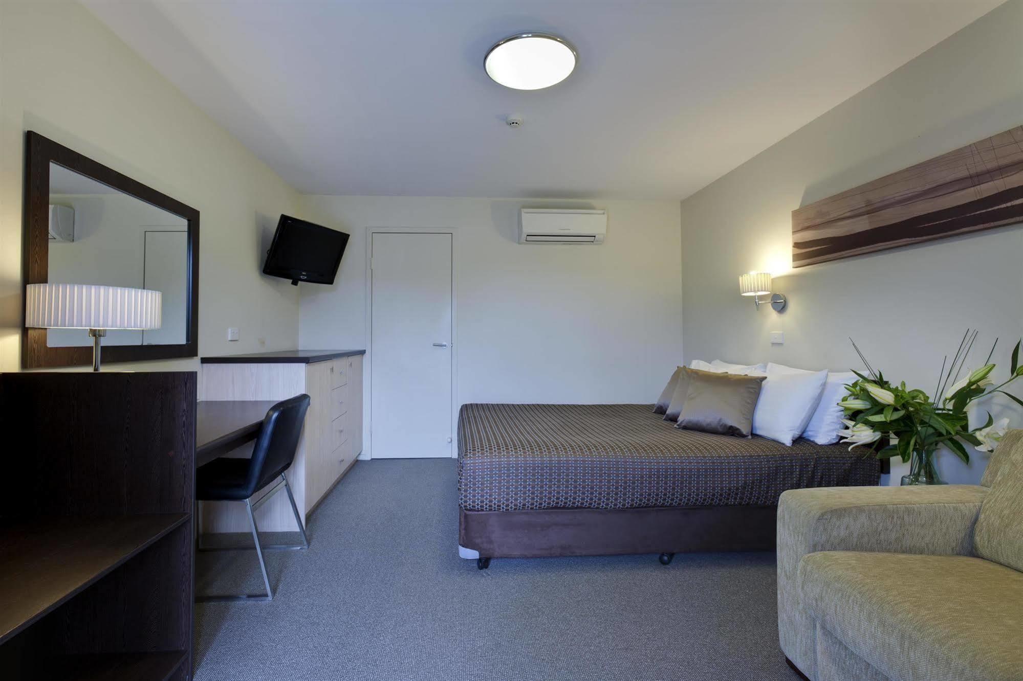 Ibis Styles Tall Trees Hotel 4*