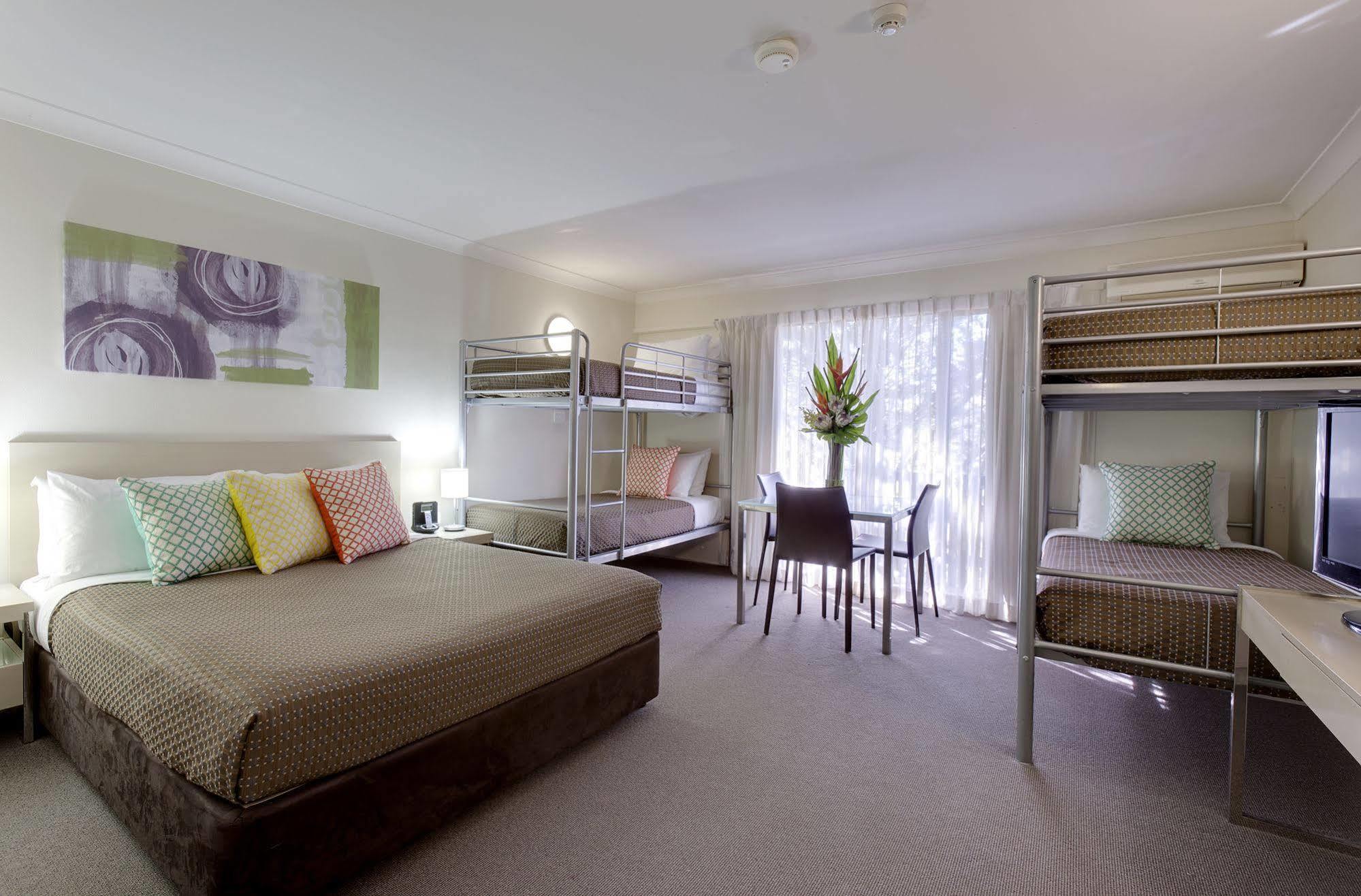 Hotel Ibis Styles Tall Trees 4*