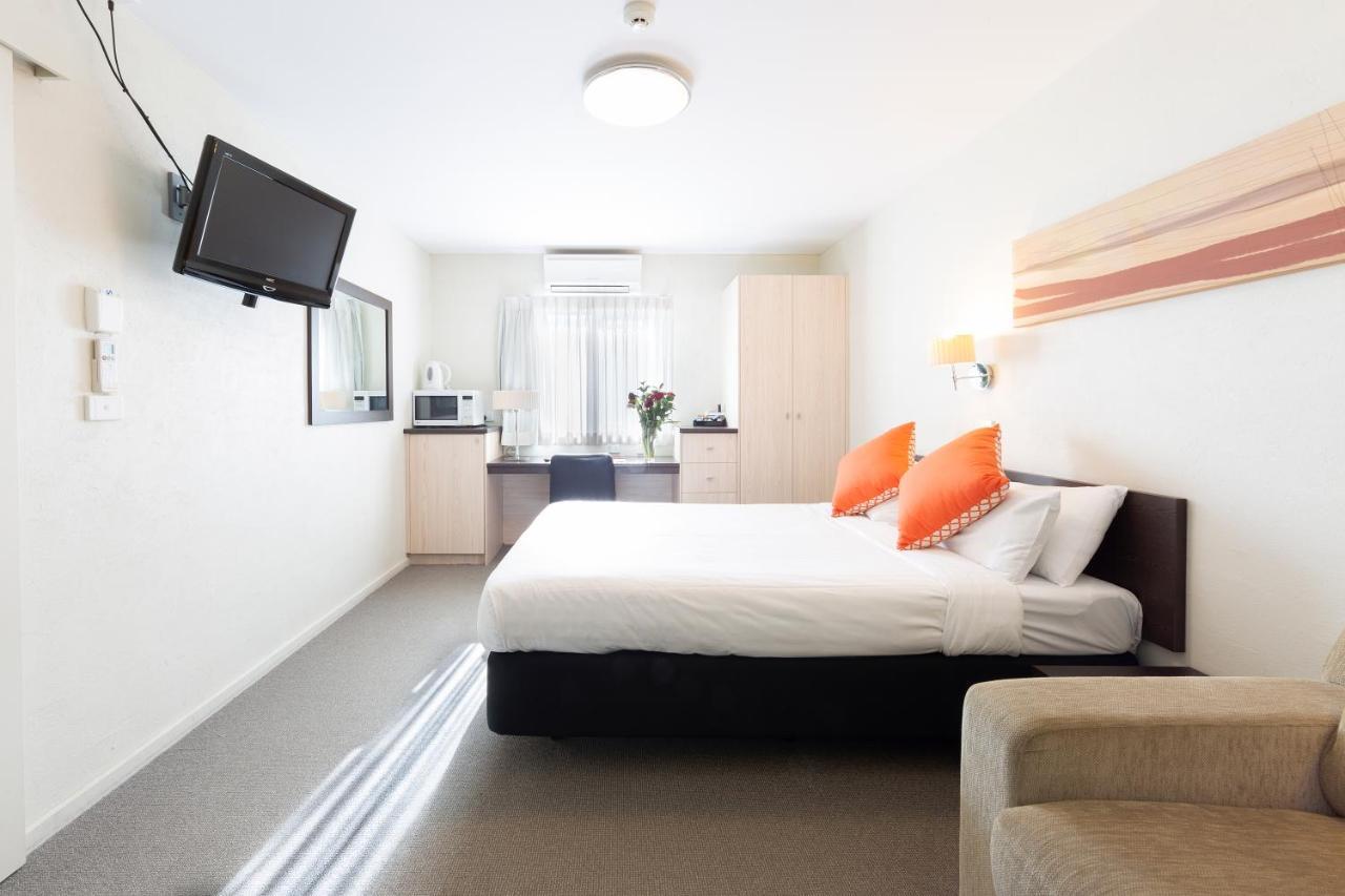 Hotel Ibis Styles Tall Trees Canberra