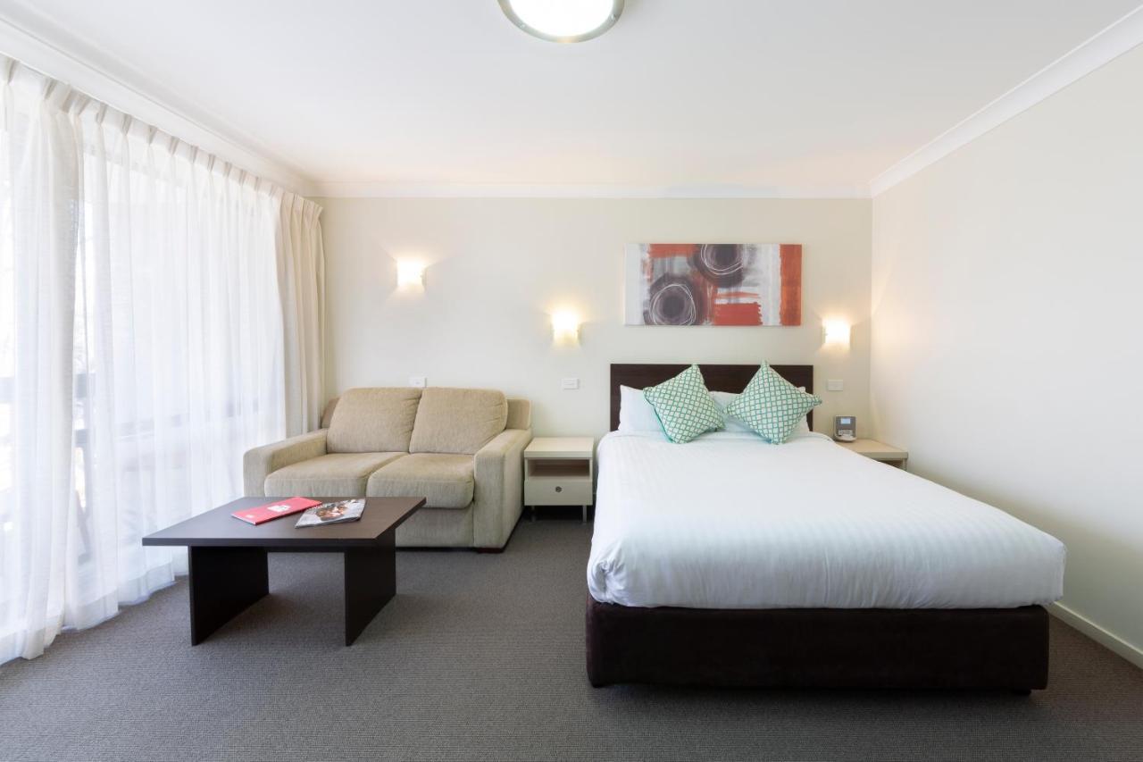 Hotel Ibis Styles Tall Trees Canberra