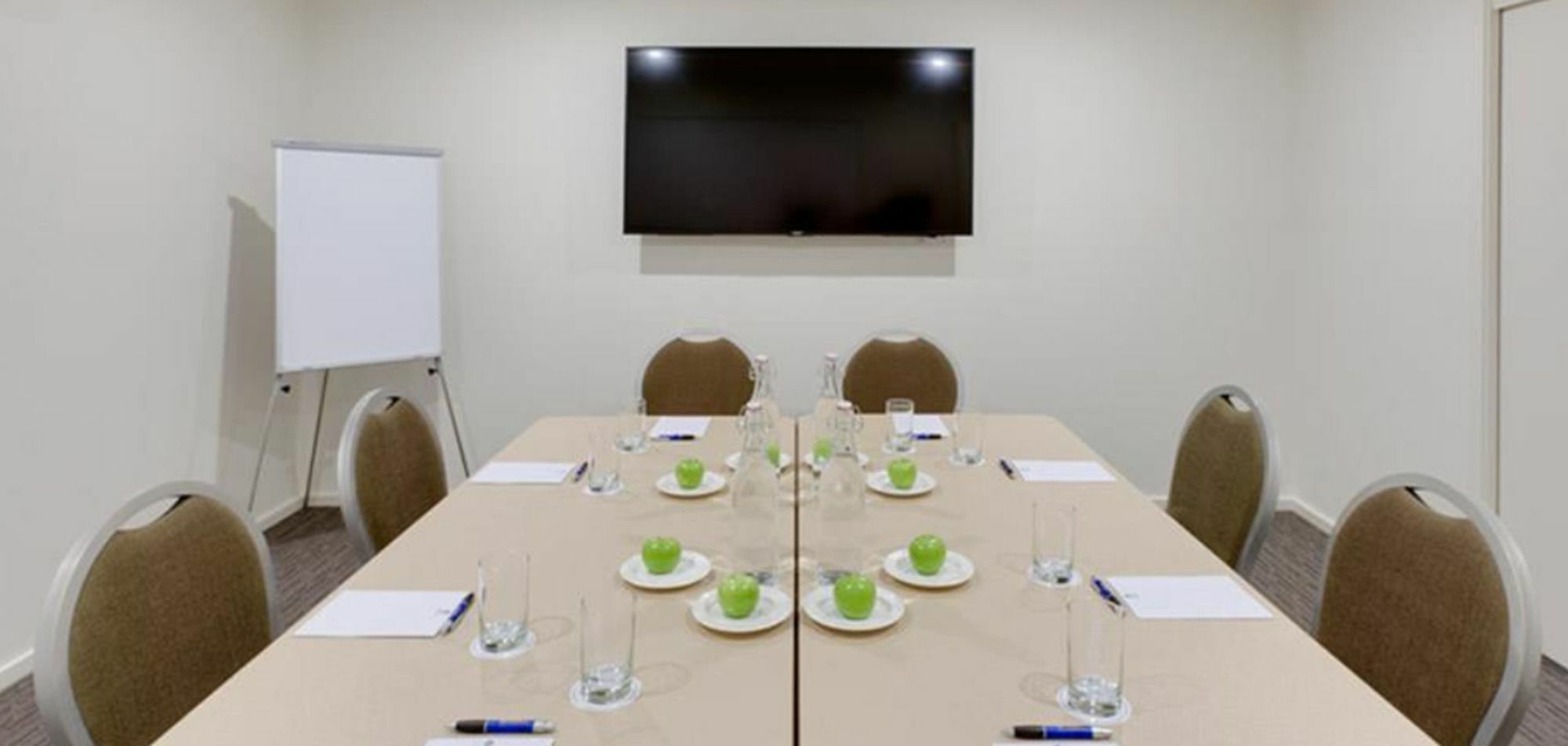 Western Tall Trees Hotel Canberra