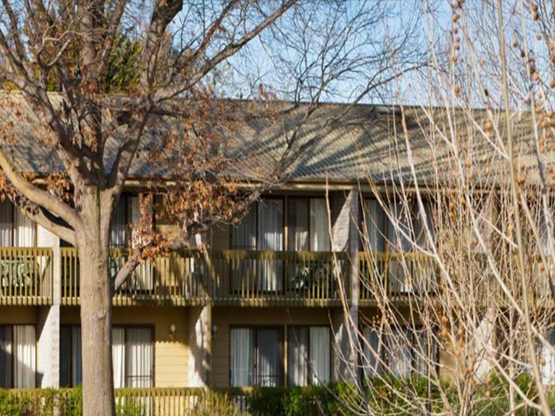Hotel Western Tall Trees Canberra