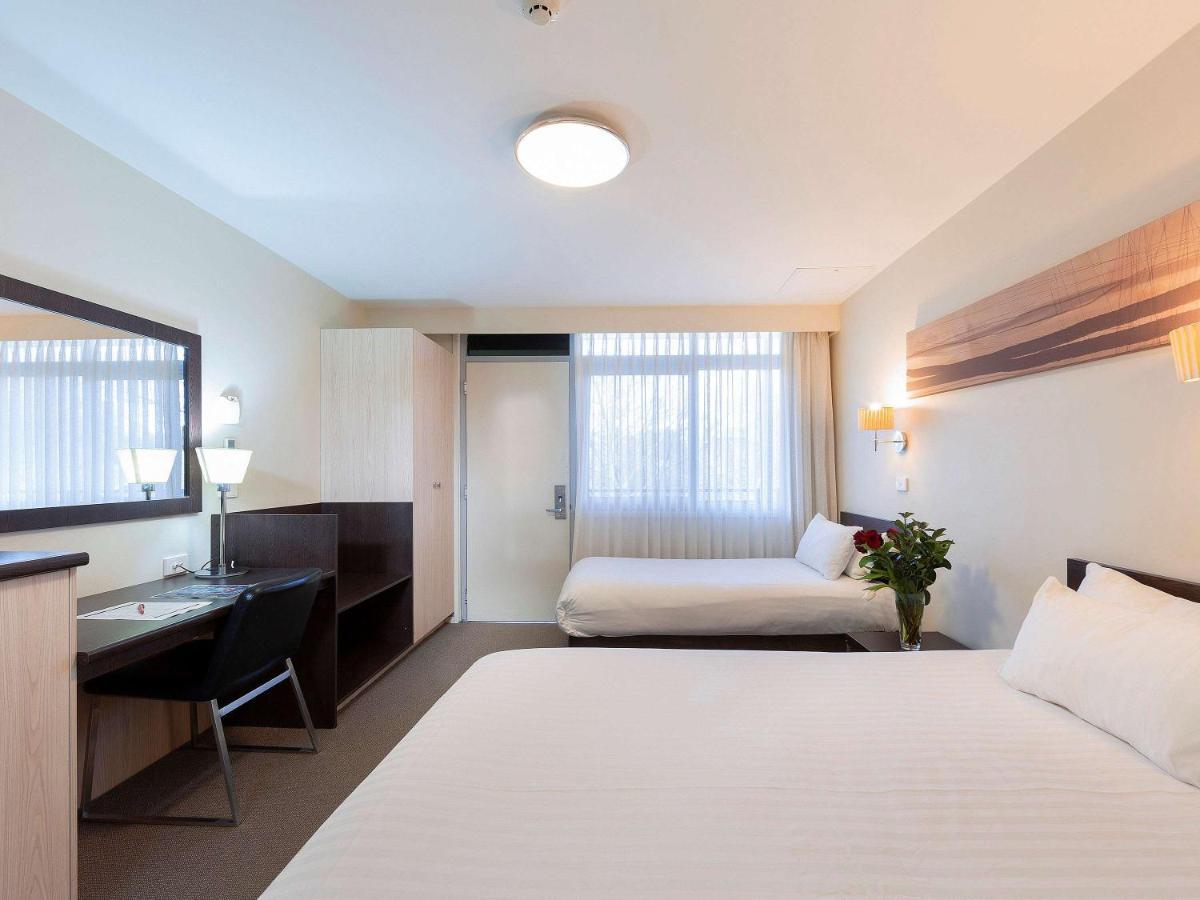 Hotel Ibis Styles Tall Trees Canberra