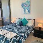 Luxury On Lonsdale - 1 Bed 1 Bath 1 Carsp Apt