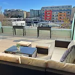 Luxury On Lonsdale - 1 Bed 1 Bath 1 Carsp Apt