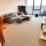 Spacious & Open 2 Bd 2Bth 2Crsp Apt - Dickson Cbd