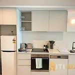 Splendid 2Bd 1Bth 1Csp Apt - Superb Cbd Location