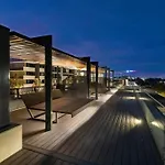 Mulberry 2Br-2Ba Rooftop Pool, Bbq, Wifi & Netflix - Central Location