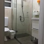 Dana-Private Room In A Shared House-Close To City & Anu-3
