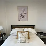 Brand New 1Br Apartment Dickson