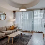 Central 2-Bed With Gym And Secure Parking