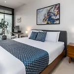 Spacious 1-Bed With View In Central Location