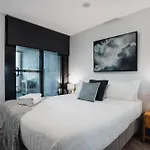 Center 2-Bed With Gym, Sauna, Indoor Pool & Views