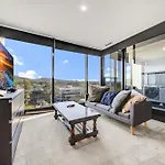 Center 2-Bed With Gym, Sauna, Indoor Pool & Views