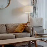 Central 2-Bed With Gym And Secure Parking
