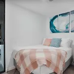 Center 2-Bed With Gym, Sauna, Indoor Pool & Views