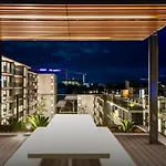 The Hamptons - Lux 2 Bed 2 Bath, Pool - Central Location