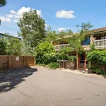 Charming Canberra 2-Bed By Parks & Shops