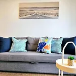 Lovely City 1Br Apt Free Parking & Facing Mall