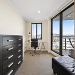Inner-City 2-Bed With Parking, Pool, Gym & Bbq