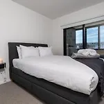 Modern City Living - 1Br Apt In Vibrant Dickson