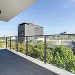 North-Facing Apt 3 Min To Canberra Times Fountain